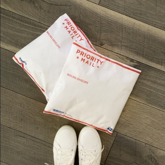 Welcome to my closet!! Meet your Posher, Claudia - Picture 7 of 7